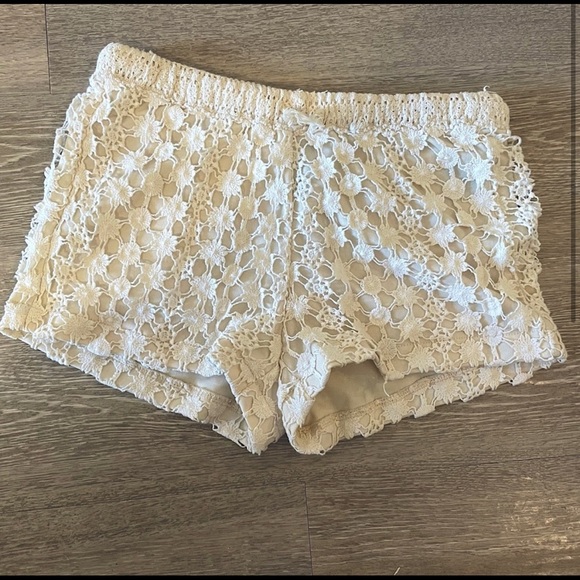 Bundle of XS/S pieces! Shorts, jeans, short sleeve long sleeve shirt, jewelry - Picture 2 of 10